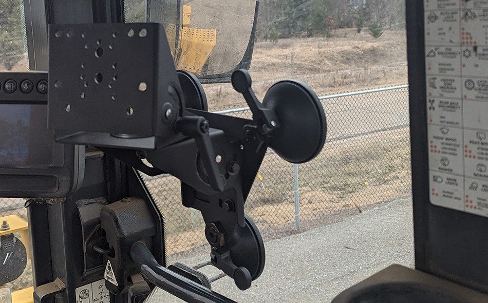 Gamber-Johnson TRI-SUCTION CUP MOUNT WITH DUAL CLAM SHELL KIT (7170-1085) - Image 4